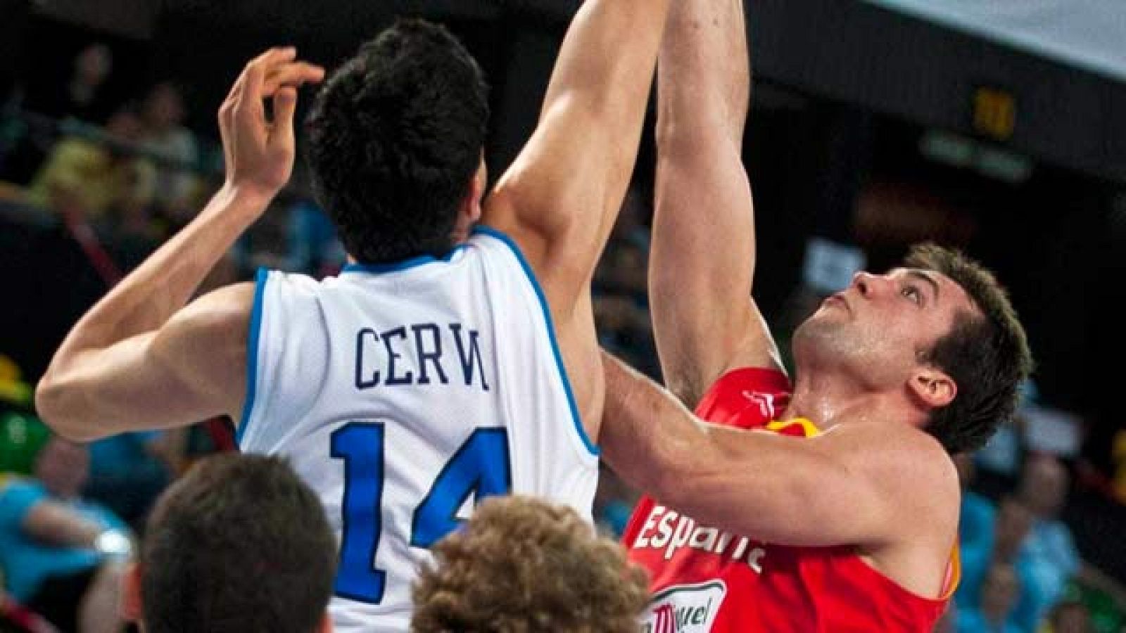 La selección española de baloncesto se ha impuesto a Italia por 70-82 y se ha proclamado por primera vez en la historia campeona de Europa Sub-20 en la final celebrada en Bilbao donde Mirotic volvió a demostrar su calidad al anotar 29 puntos.