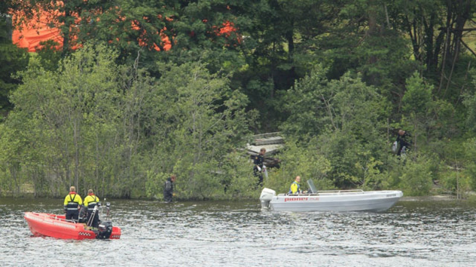 La policía rebaja a 76 el número de muertos en el doble atentado de Noruega