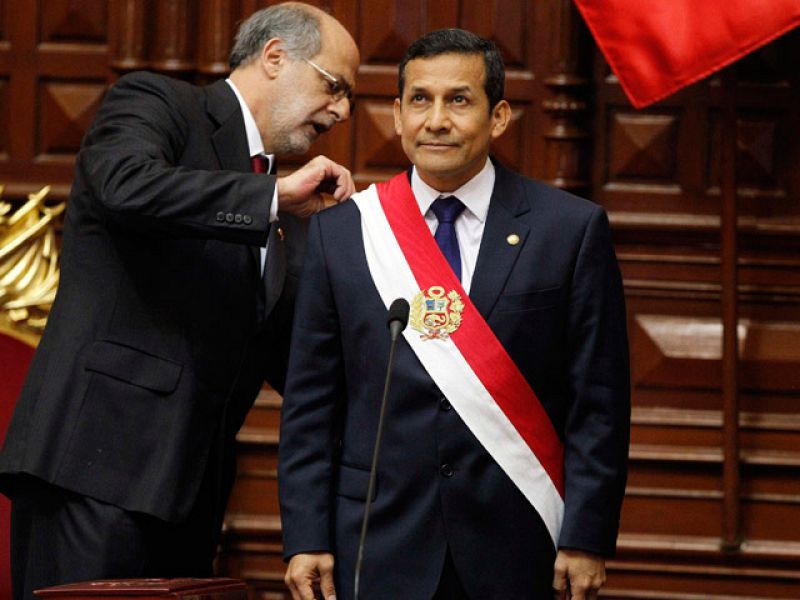 Humala jura su cargo como presidente de Perú y afirma que luchará contra la exclusión social