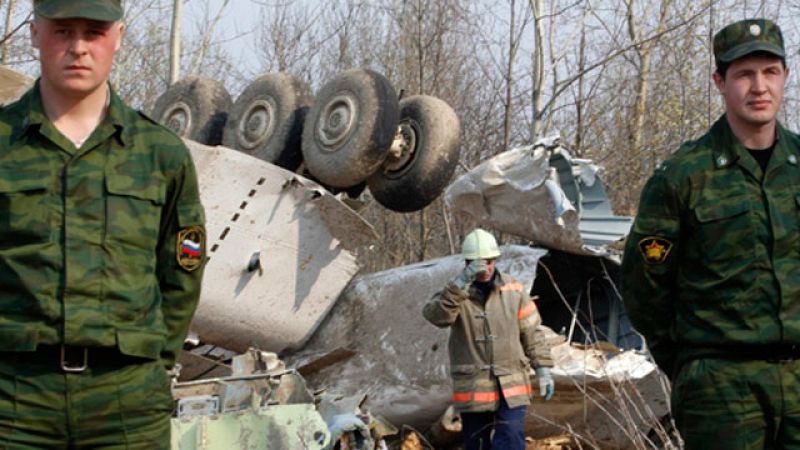 Dimite el ministro de Defensa polaco por el informe oficial sobre el accidente de Smolensk