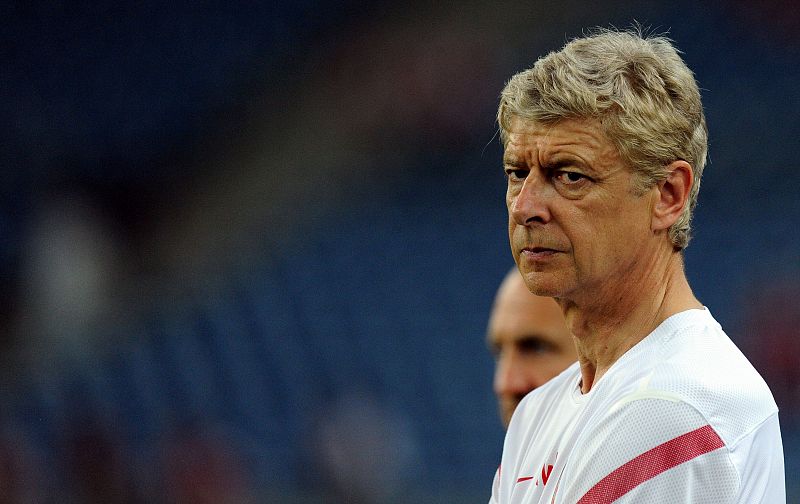 Cesc no jugará la Emirates Cup y Wenger pide solucionar "pronto" el asunto