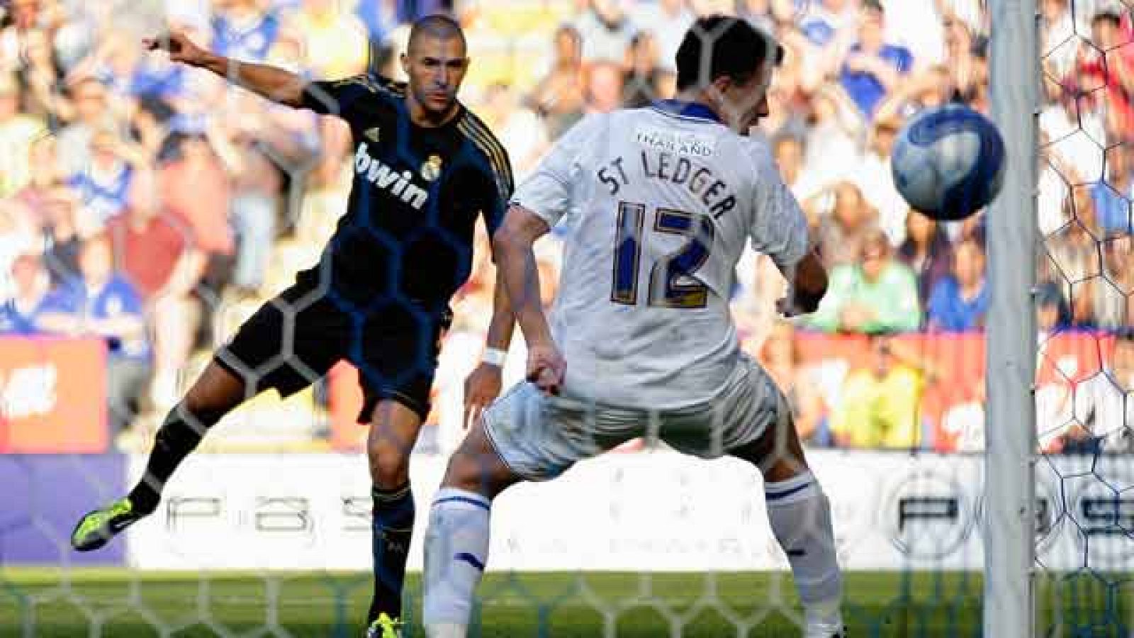 El Madrid se marcha a China, donde jugará dos amistosos más. Y lo hace con los deberes hechos. Hasta ahora ha ganado todos sus partidos. El último, en Inglaterra, ante el Lester City por 2-1. Marcaron Callejón y Benzemá.