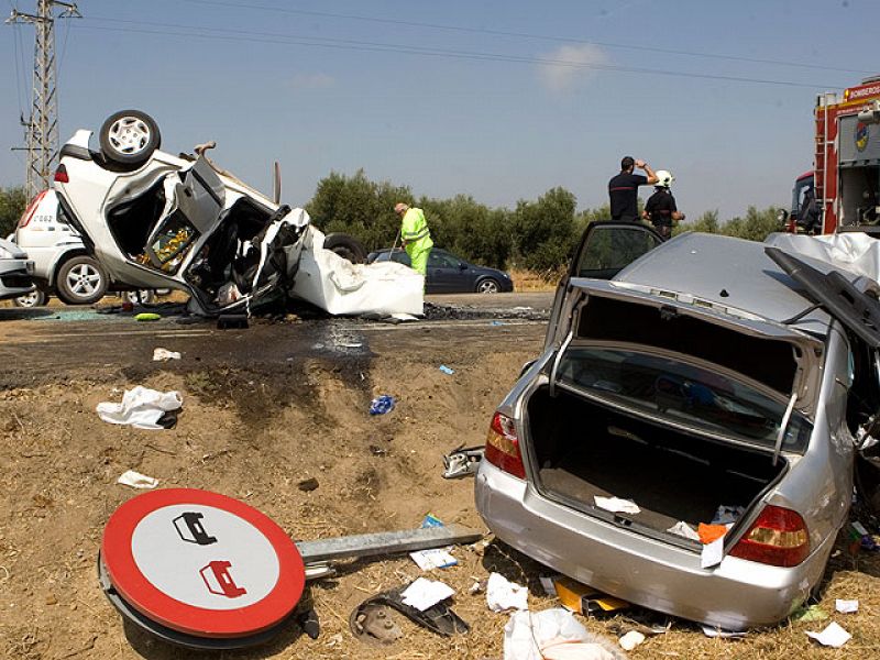 Tres muertos y siete heridos graves en un accidente en Los Palacios, Sevilla
