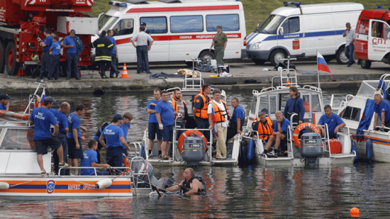 Diez muertos tras el choque entre una lancha y una barcaza en el río Moscova