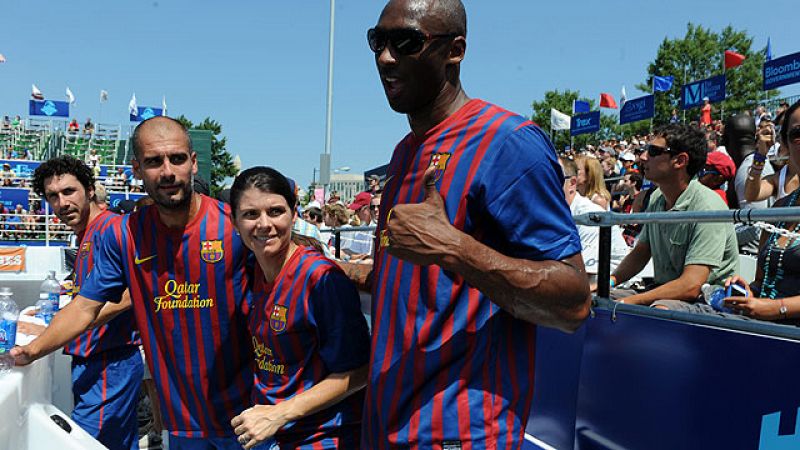 Kobe Bryant se viste de azulgrana en un partido benéfico