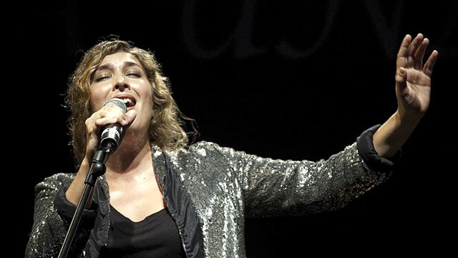 Estrella Morente llenó el mercado de La Unión