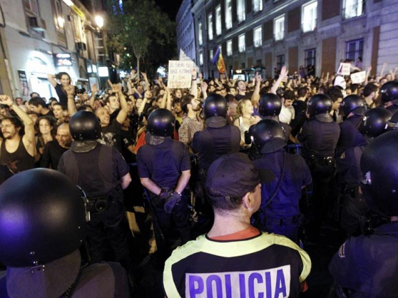 Los 'indignados' toman las calles de Madrid tras el desalojo de Sol