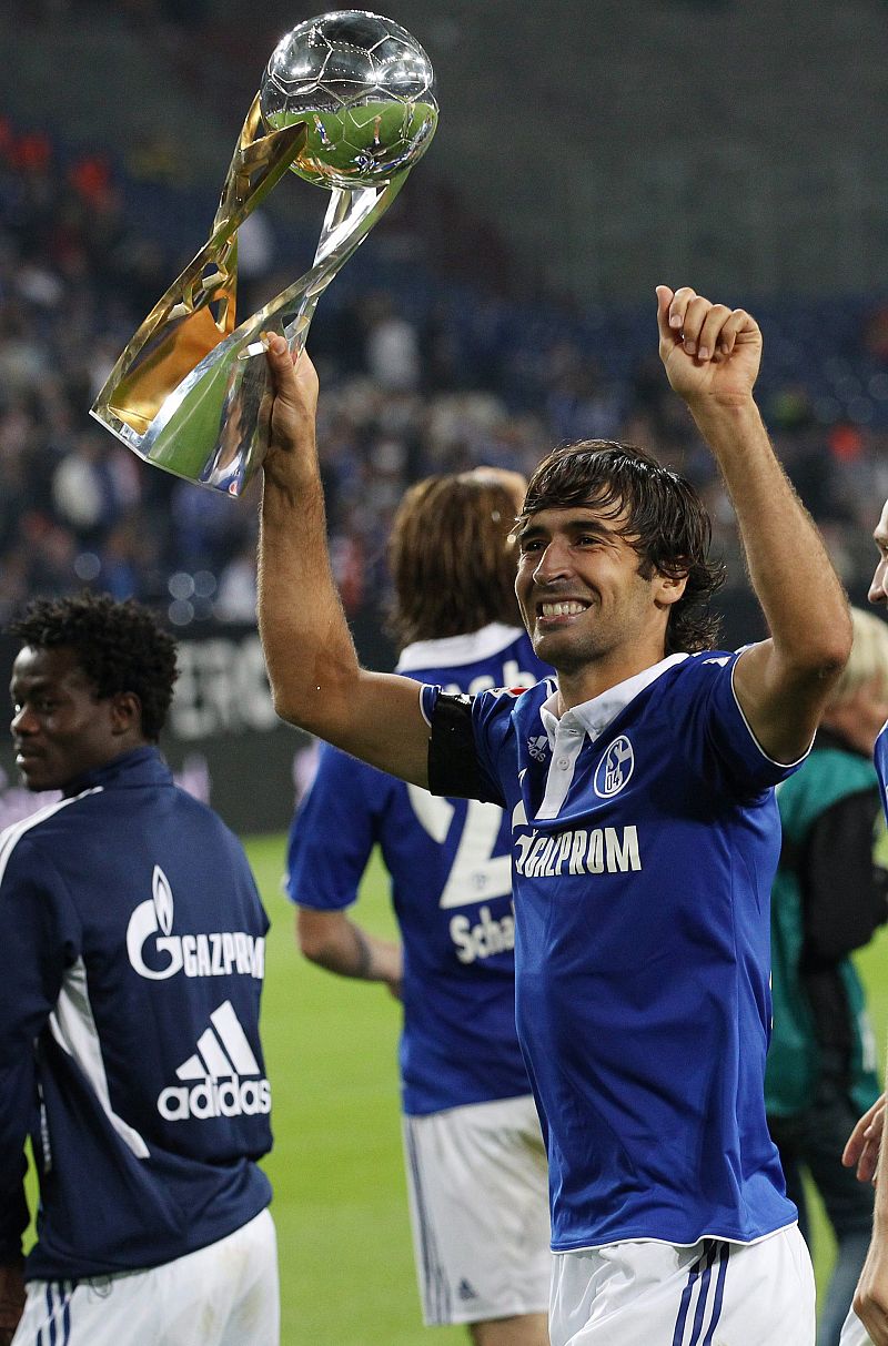 El Schalke estudiará si es rentable renovar a Raúl