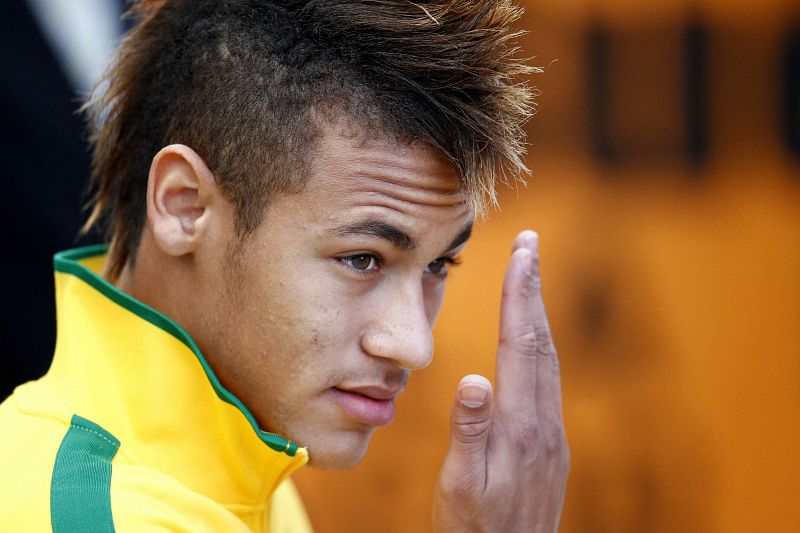Oliveira: "Pretendemos que Neymar se quede hasta el próximo año"
