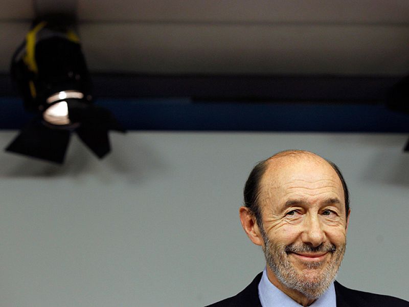 Rubalcaba asegura que "200 personas no pueden poner patas arriba una ciudad" en alusión al 15M