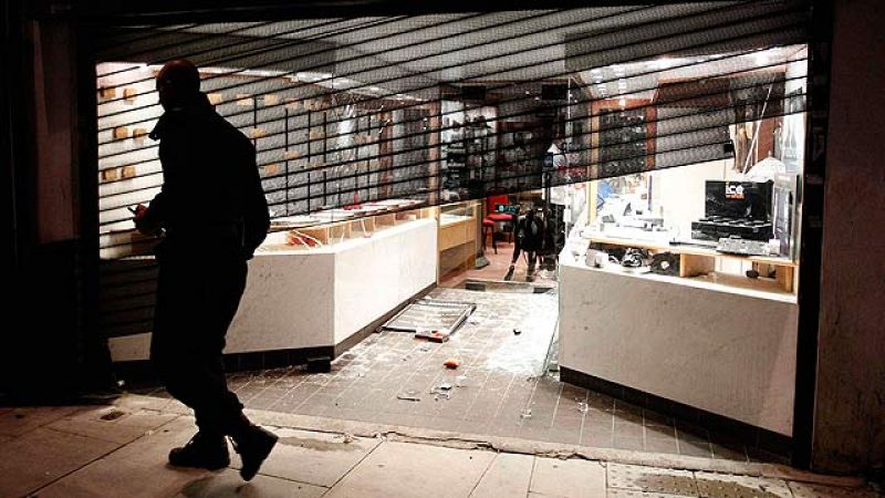 La violencia se extiende a otros barrios de Londres tras los graves disturbios de Tottenham