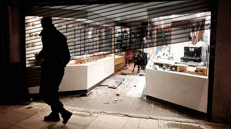 La violencia se extiende a otros barrios de Londres tras los graves disturbios de Tottenham