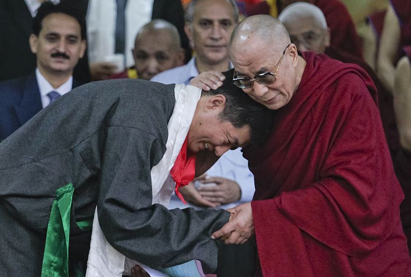 Lobsang Sangay sustituye al Dalai Lama como líder político tibetano