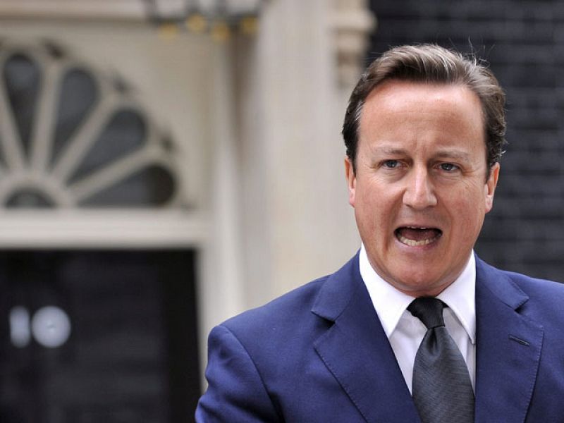 Cameron desplegará a 16.000 policías en Londres para "restaurar el orden" tras los disturbios