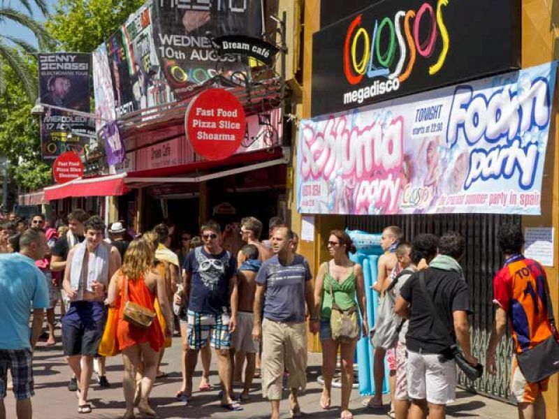Nueva batalla campal entre turistas y policías en una zona de discotecas de Lloret de Mar
