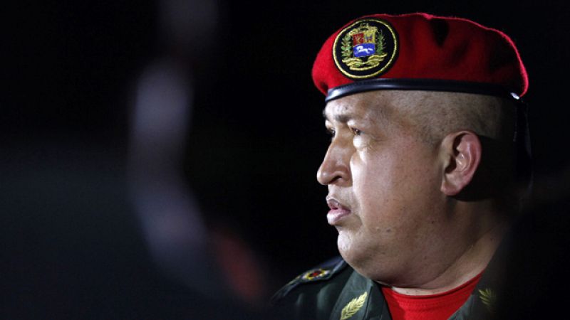 Hugo Chávez regresa a Venezuela tras otra fase de tratamiento en Cuba