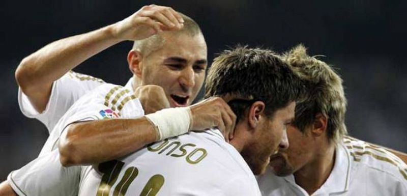 Un gran Benzema refuerza su titularidad en la Supercopa
