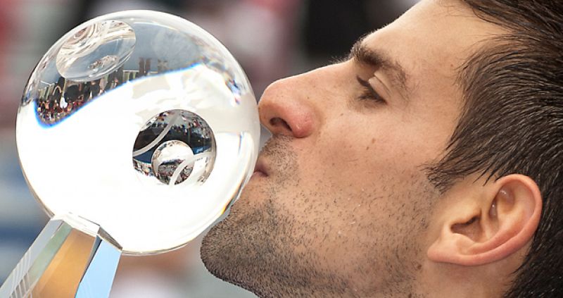 Djokovic continúa intratable y conquista su noveno título de la temporada