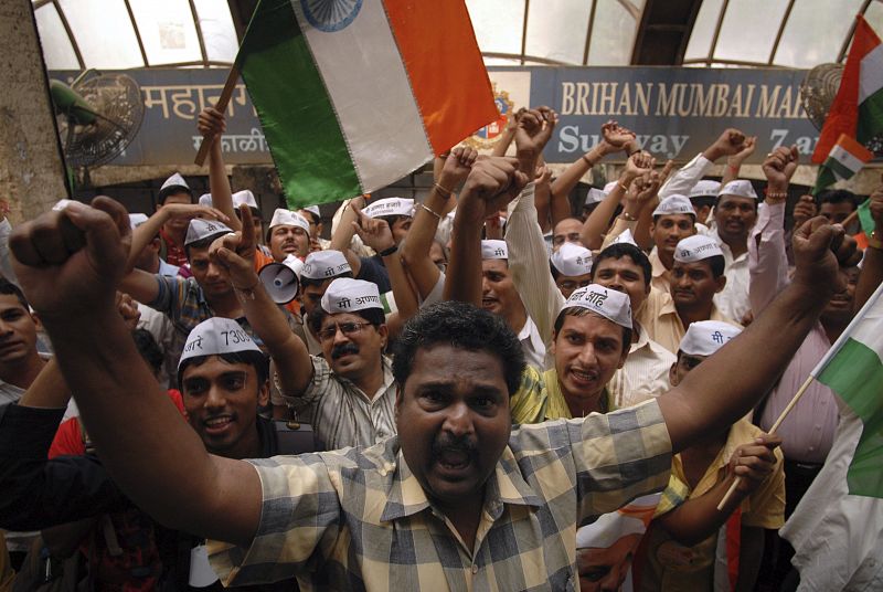 Protestas en India tras la detención de un activista que quería ayunar contra la corrupción