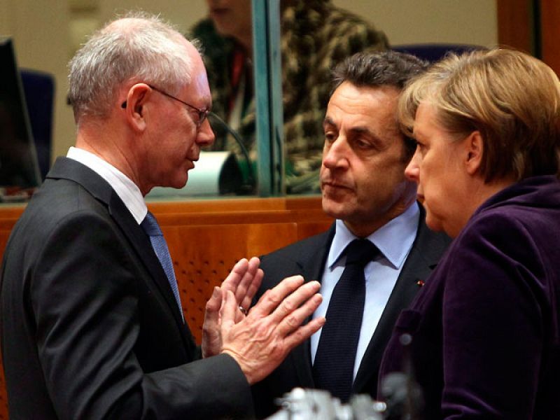 Sarkozy y Merkel piden suspender las ayudas de la UE a los países que no rebajen su déficit