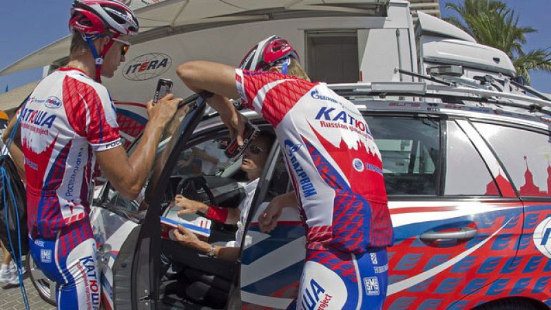 Arranca la Vuelta ciclista a España de los hambrientos