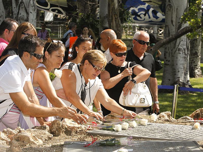 Homenaje en recuerdo de las víctimas en el tercer aniversario del accidente de Barajas