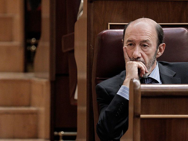 Rubalcaba: "Zapatero me convenció de la reforma constitucional anoche, tras pactar con Rajoy"
