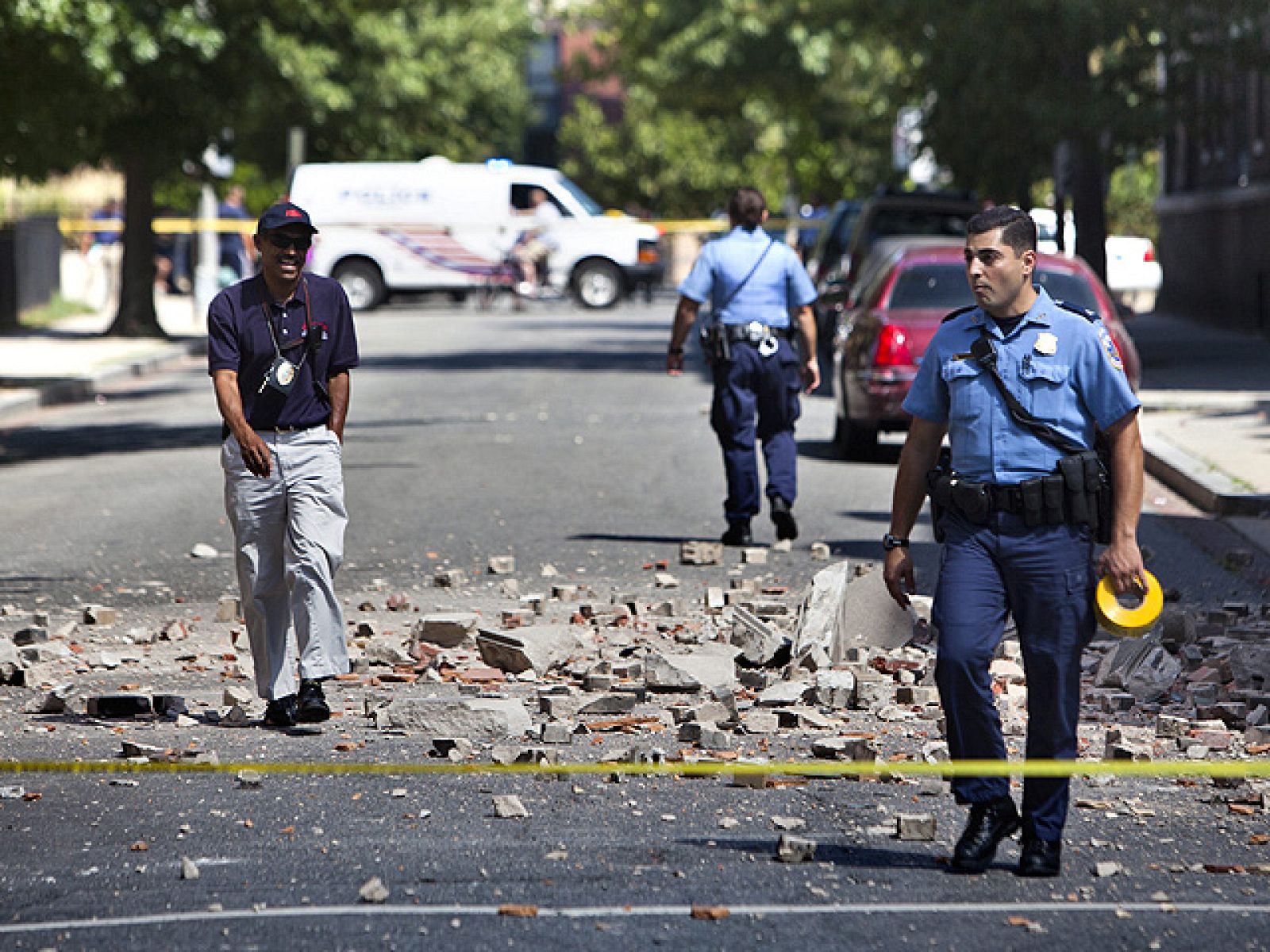 Un terremoto de magnitud 5,9 en EE.UU. paraliza los transportes en la costa Este - Informativo 24h | Ver