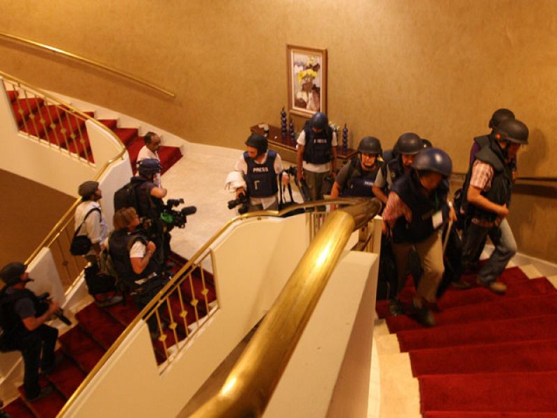 Liberados los periodistas retenidos por las fuerzas de Gadafi en un hotel de Trípoli