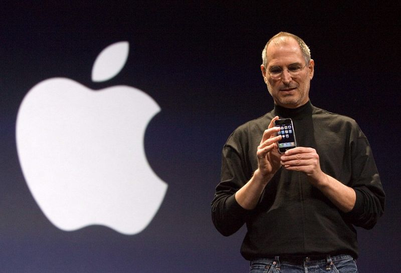 Steve Jobs deja Apple tras marcar una era en la industria tecnológica
