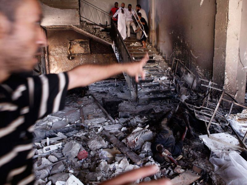 Aviones británicos bombardean un búnker de Gadafi en su bastión de Sirte
