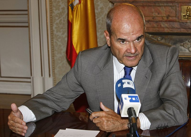 Chaves dice que si el PP gana, Rajoy también "hablará catalán en la intimidad