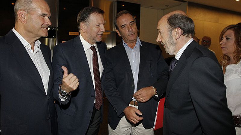 Rubalcaba a Zapatero: "Yo no hubiera hecho así la reforma, habría consultado con el partido"