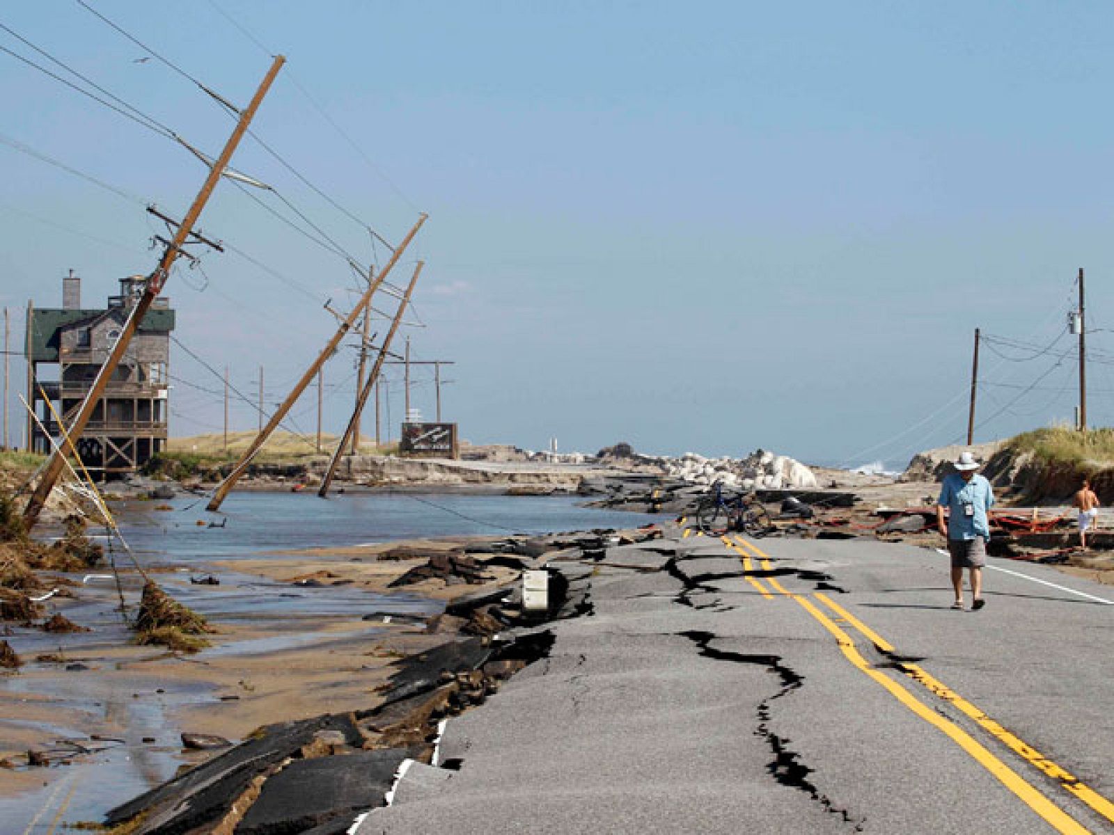En Estados Unidos, ahora toca limpiar y arreglar los destrozos causados por "Irene"