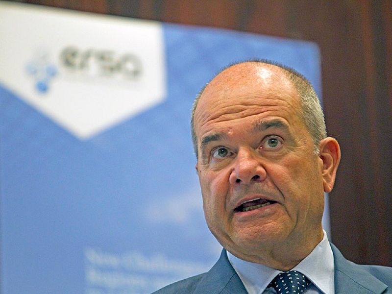 Chaves pide a CiU "generosidad" para lograr conseso en la reforma constitucional