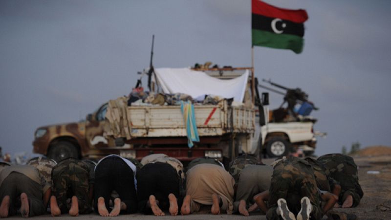 Los rebeldes libios advierten que si Gadafi no se entrega tienen derecho a matarle