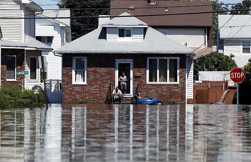 Obama declara "zona catastrófica" Carolina del Norte y Nueva York tras el paso de "Irene"