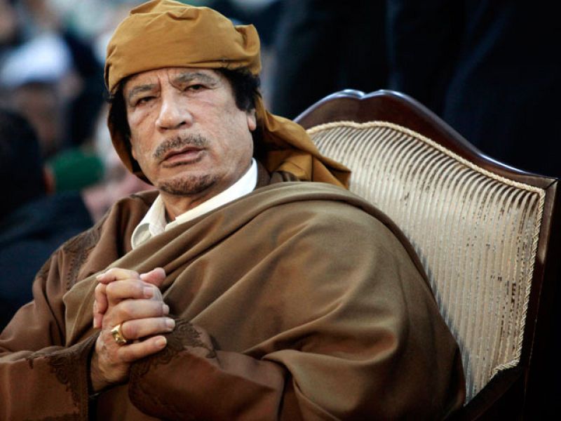 Los rebeldes localizan a Gadafi en una ciudad desértica y negocian con una tribu su entrega