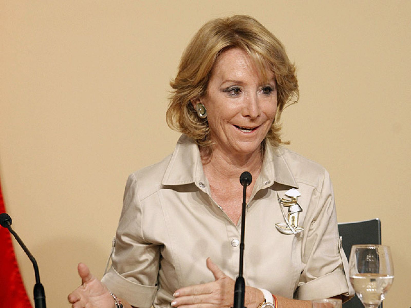 Esperanza Aguirre confia en que no haya huelga de profesores | Ver