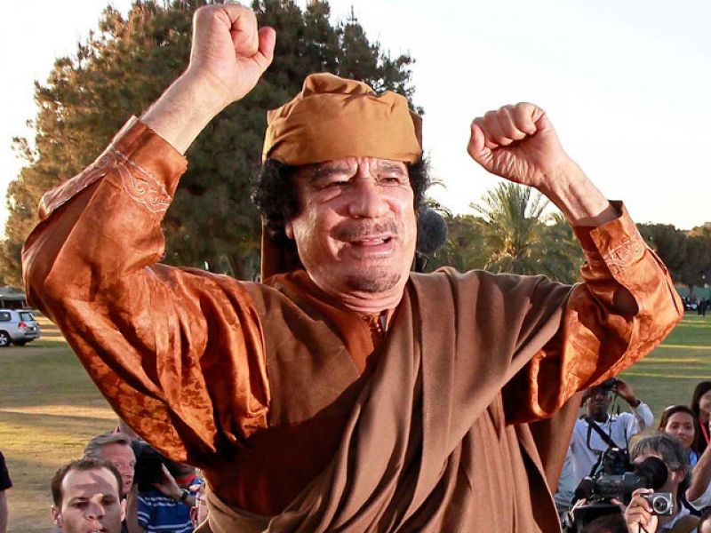 Gadafi: "No nos entregaremos, no somos mujeres, seguiremos luchando"