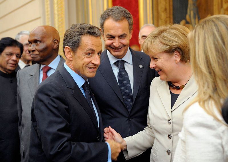 Merkel felicita a Zapatero por el proceso de reforma constitucional sobre el déficit