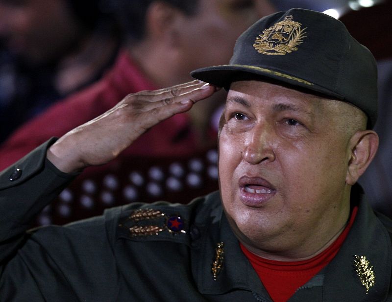 Hugo Chávez sale del hospital "inmejorable" y pensando en 2012