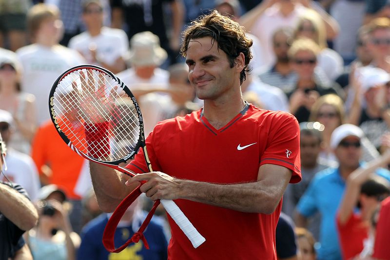 Federer y Djokovic, que sigue intratable, pasan ronda