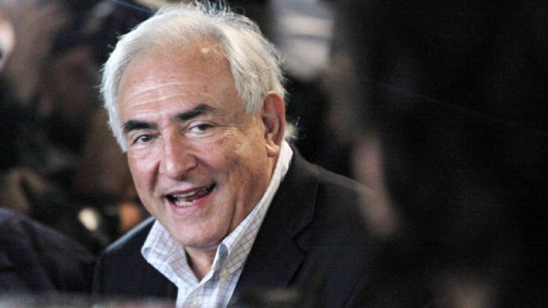 Strauss-Kahn regresa a Francia tras su absolución