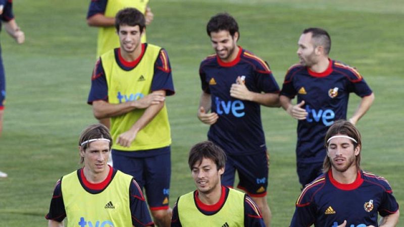 Cesc: "Nunca nadie cambiará que aquí todos somos compañeros de la selección"