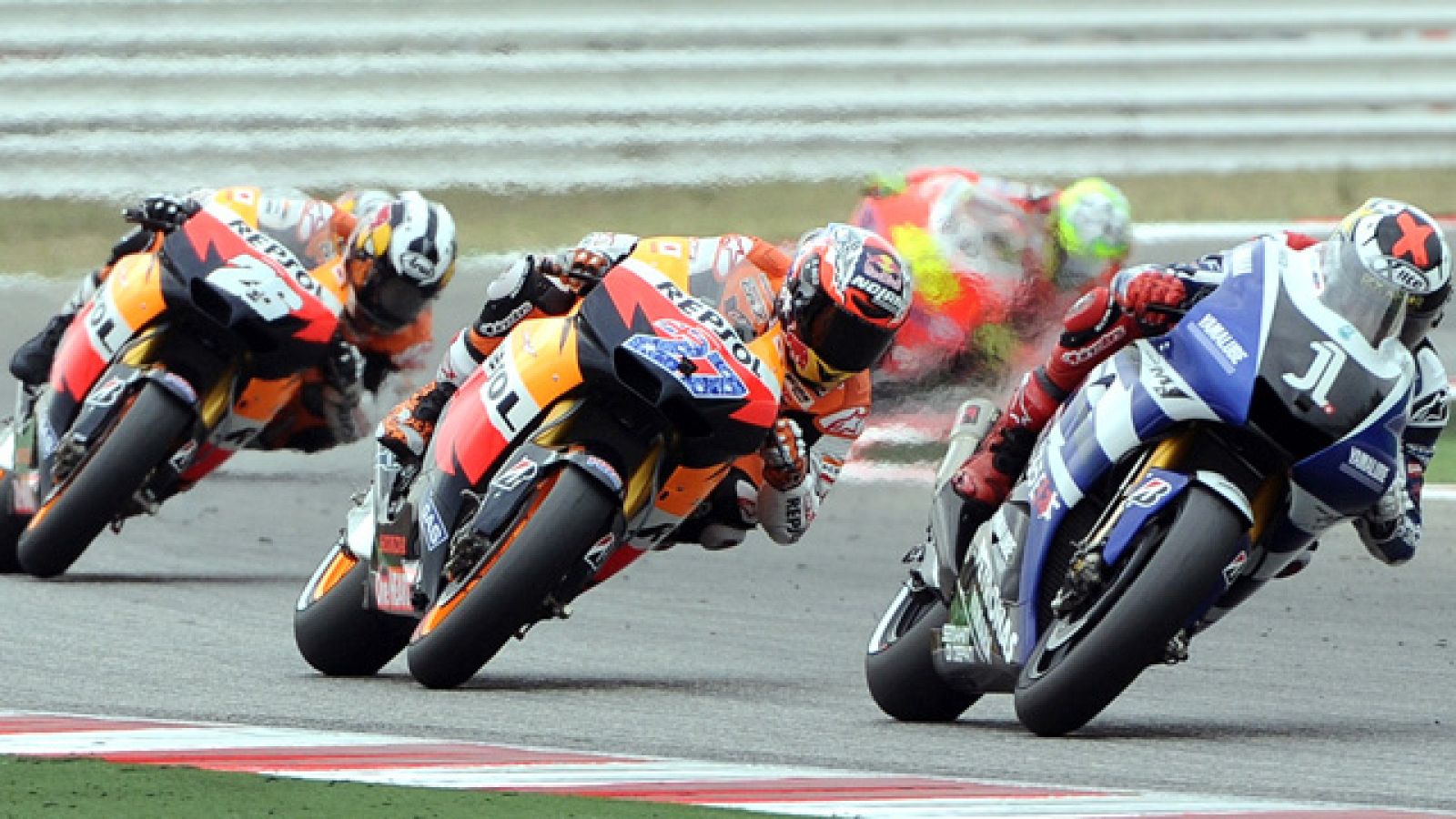 El motociclsimo español vuelve a estar de enhorabuena tras el duodécimo triplete conseguido en Misano. Lorenoz ha ganado en MotoGP, Márque, en Moto2 y Terol , en 125cc.