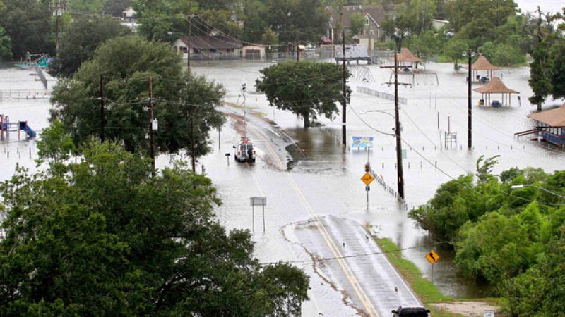 La tormenta Lee causa inundaciones y fuertes lluvias en la costa sur de EE.UU.