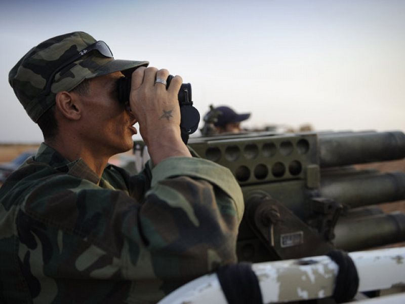 China reconoce que empresas de armamento ofrecieron suministros a Gadafi en julio