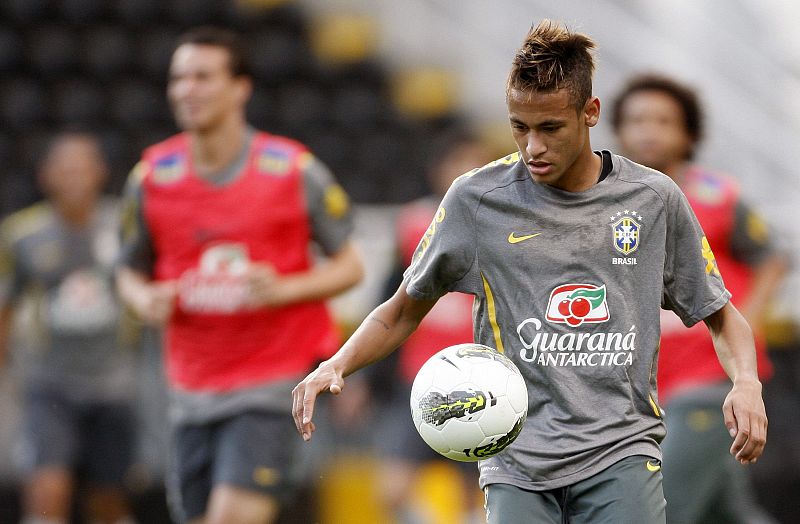 El presidente del Santos: "Ahora mismo Neymar está más cerca del Barcelona que del Madrid"