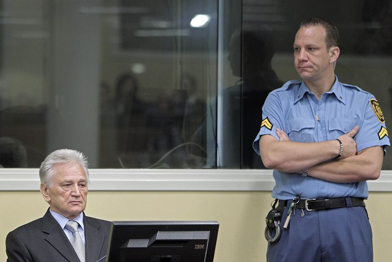 Condenado a 27 años de cárcel el serbio Momcilo Perisic, jefe del Ejército con Milosevic